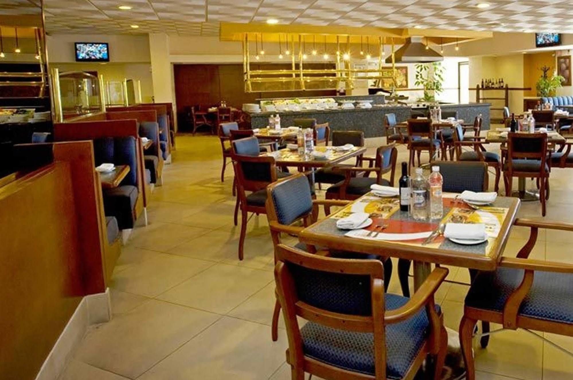 Fiesta Inn San Luis Potosi Glorieta Juarez Esterno foto